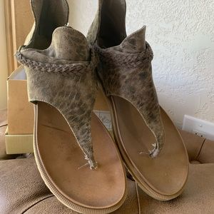 Very G Leopard Print Sandals